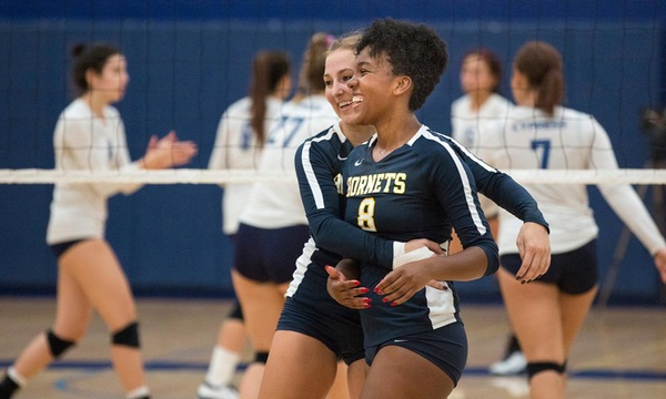 WOMEN'S VOLLEYBALL: HORNETS SHOCK THE CHARGERS