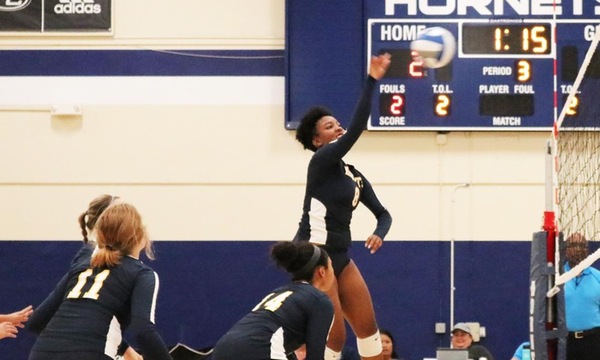 WOMEN'S VOLLEYBALL: BACK ON TRACK