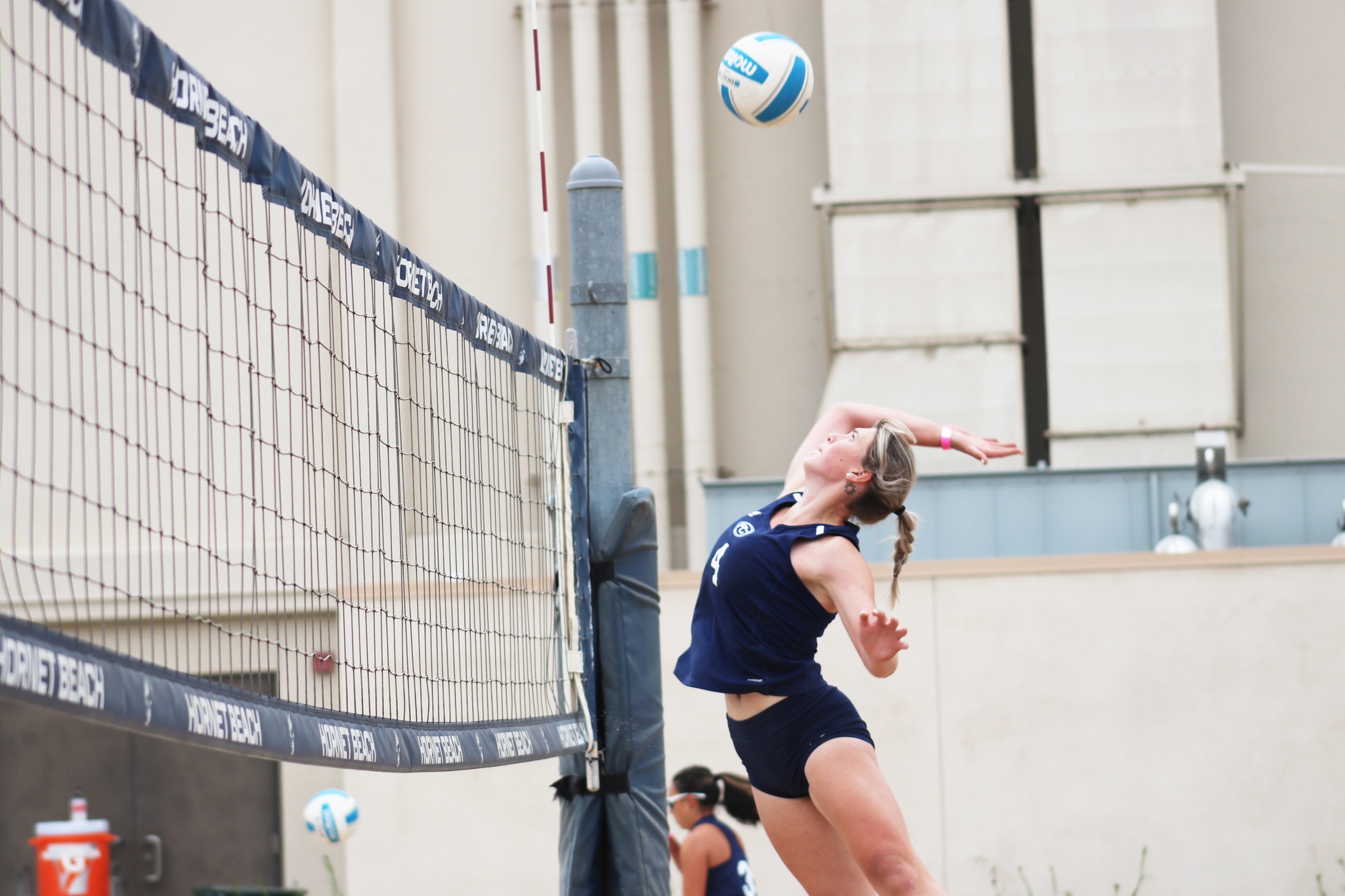 W. BEACH VOLLEYBALL: DONNING A SWEEP
