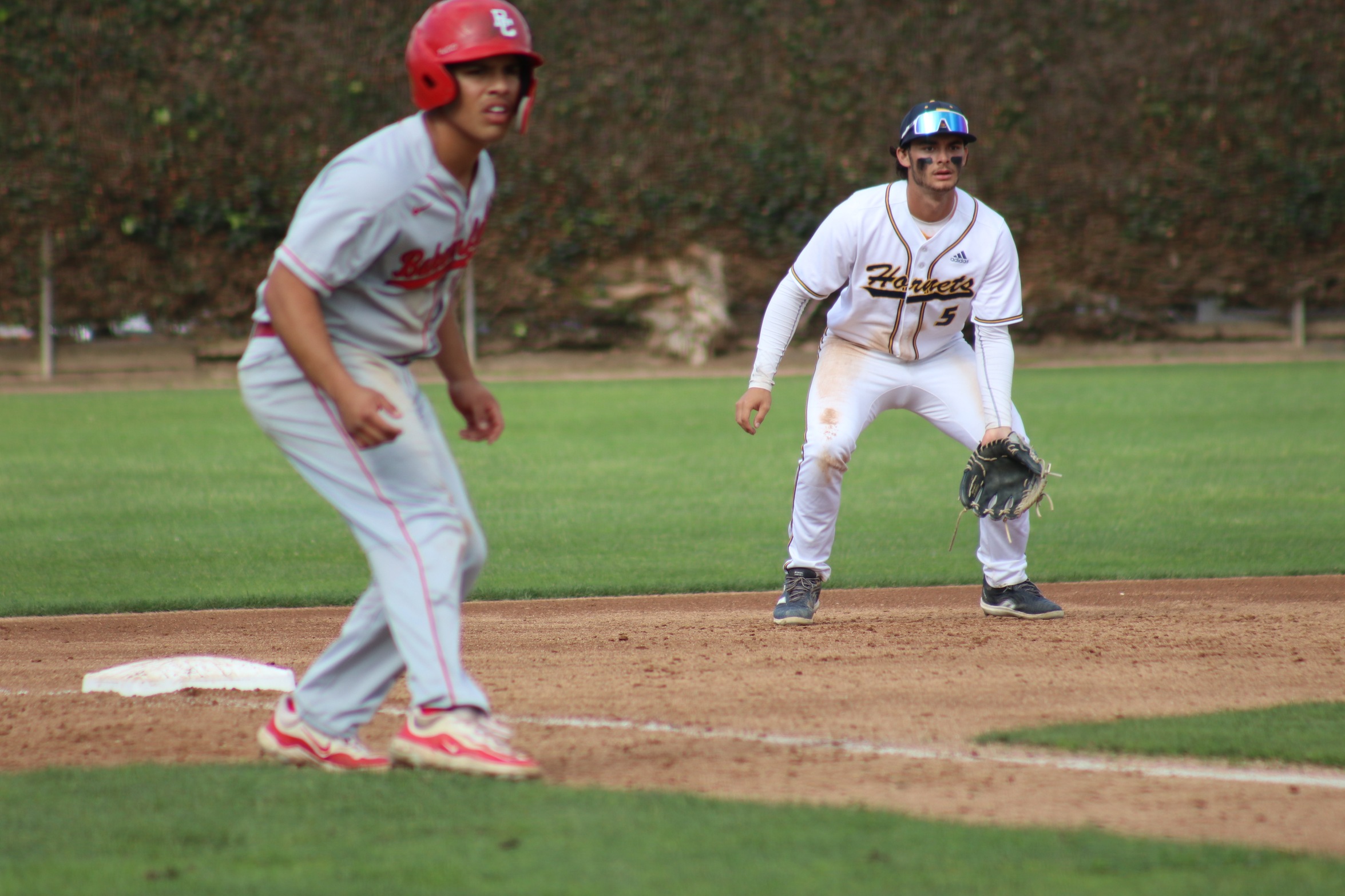 HORNETS TAKE DOWN BAKERSFIELD IN EXTRAS