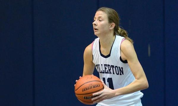 WOMEN'S BASKETBALL: STUNNING THE CHARGERS