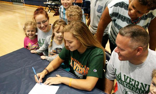 WOMEN'S BASKETBALL: COBB SIGNS WITH LA VERNE!