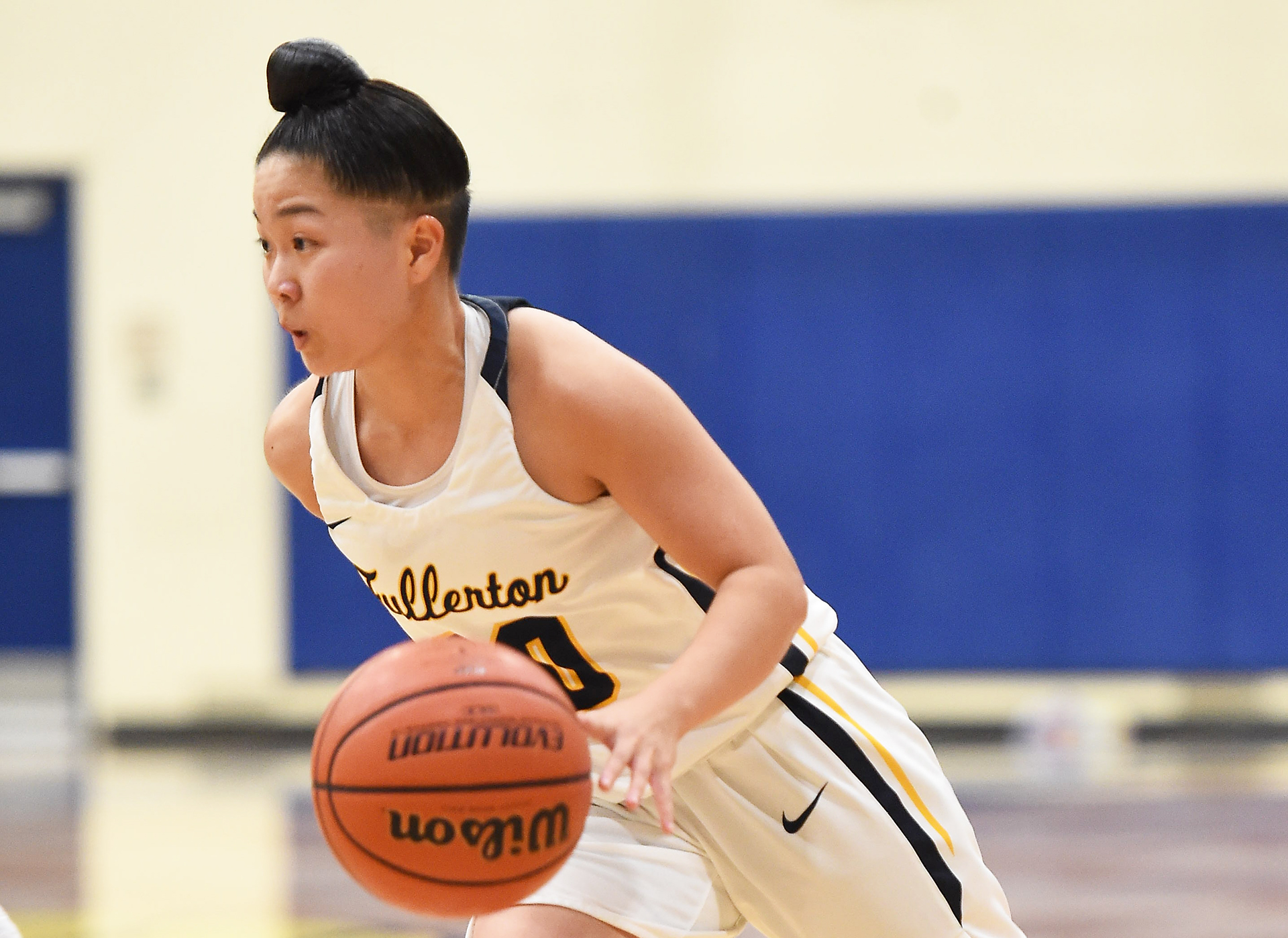 Shanise Ho drives to the basket.