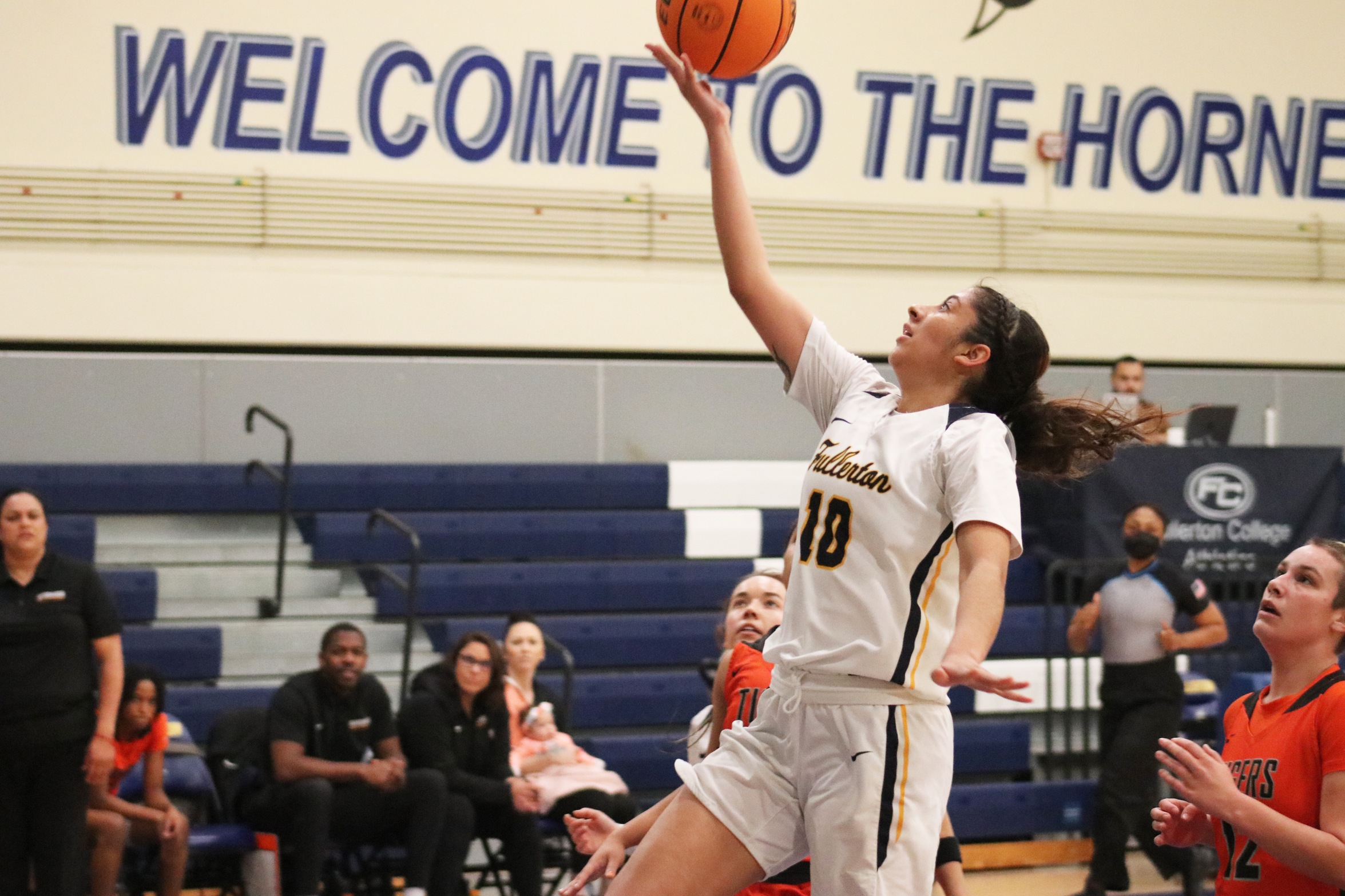 Angela Zendejas led the Hornets in scoring with 18 points.