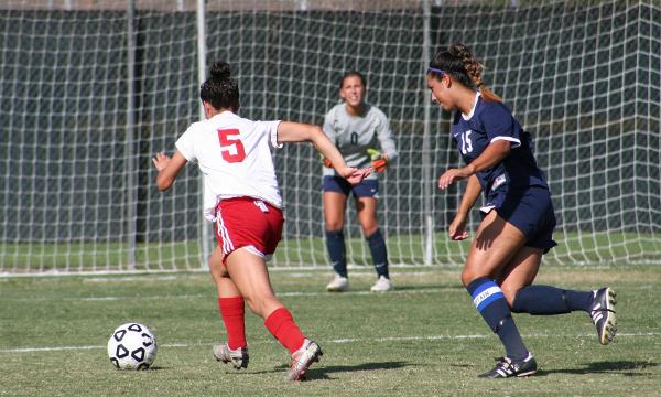 WOMEN'S SOCCER: EDGED OUT BY THE DONS
