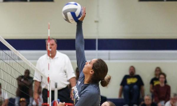 WOMEN'S VOLLEYBALL: FC PUTS THE SQUEEZE ON ORANGE COAST