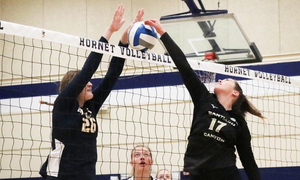 WOMEN'S VOLLEYBALL: SWEEPING THE HAWKS