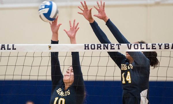 WOMEN'S VOLLEYBALL: 5 STRAIGHT ROAD WINS