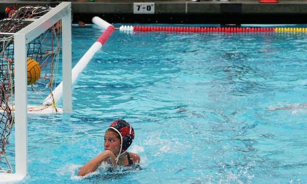 WOMEN'S WATER POLO: DON'T LOOK BACK!