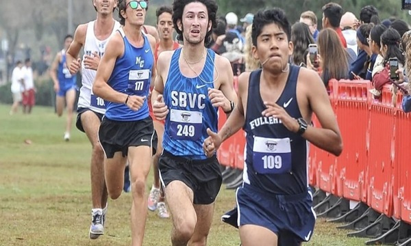 Ivan Vargas runs with the pack at the State Championships.